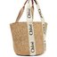 CHLOE LARGE WOODY BASKET กระเป๋าสะพายสานทรงตะกร้า ยอดฮิตติดลมของแบรนด์ ด้วยวัสดุสังเคราห์จากธรรมชาติ สานทอเต็มใบออกมาเป็นลวดลายสวยงาม ตัดด้วยริบบิ้นคาดโดดเด่น ภายในโล่งกว้างมาก จุของได้เต็มที่ เป็นดีไซน์ผู้ดีย้อนยุคที่ดูแพงจริงๆ ใบนี้สามารถสะพายไปเที่ยว ไ