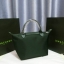 Longchamp Size S สินค้าใหม่ ของแท้!! เป็นล็อตผลิตเกินออเดอร์จากโรงงาน มาพร้อมการ์ด/ถุงผ้าแบรนด์/ถุงกระดาษแบรนด์ Size S: 25 x H. 23 x 16 cm. Color: Moss Green 794