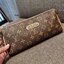 LV CROSSBODY CLUTCH BAG WITH CHAIN / LV Eva Clutch Crossbody Bag กระเป๋าสะพายวีไอพีพรีเมี่ยม วัสดุหนังแคนวาสคุณภาพ โลโก้เพลทอะไหล่ทอง คมชัด หรูหรา เปิด-ปิดกระเป๋าด้วยซิป ภายในเป็นช่องโล่ง ใส่ของใช้สำคัญได้สบายๆ มือถือ พาวเวอร์แบงค์ เครื่องสำอางค์ ของจุกจิ