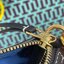 Tory burch T Monogram Jacquard Studio Bag กระเป๋า T Monogram Studio รูปทรงกระทัดรัด มาในสไตล์มินิมอลที่ถูกรังสรรค์อย่างปราณีตด้วยผ้าทอ jacquard เพื่อเฉลิมฉลองโลโก้กราฟฟิก ลวดลายสวยเด่น ดูสะดุดตา ใช้งานได้หลายรูปแบบ การแมทช์กระเป๋าให้เข้ากับการแต่งตัวทุกวั