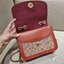 COACH C0827 MADISON SHOULDER BAG IN SIGNATURE CANVAS กระเป๋าสะพายข้าง รุ่นยอดฮิต ไซส์ใหญ่จุใจ ดีไซน์สวย โดดเด่นด้วยตัวล็อครูปดอกไม้ ตกแต่งตัดกันกับลายซีอย่างลงตัว วัสดุหนังแท้สลับหนังแคนวาสเคลือบลาย ภายในแบ่งสัดส่วนให้อย่างดี มาพร้อมสายสะพายในตัว ปรับใช้ไ