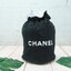 Must Have! CHANEL VIP BEAUTE AUTHENTIC CANVAS DUFFLE BAG VIP Gift With Purchase รุ่น Limited Edition จาก Chanel Beaute ของแท้นำเข้าจากเคาเตอร์ต่างประเทศ วัสดุ Canvas เนื้อหนาภายในบุด้วย 100% Polyester สกรีนโลโก้แบรนด์ เปิดปิดแบบ Drawstring ใส่ ipad mini เ