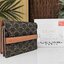 CELINE SHORT WALLET กระเป๋าสตางค์ซีลีนใบสั้น วัสดุ Triomphe Canvas หนังขึ้นลาย Signature Brand สวยอยู่ทรงมีโลโก้ด้านหน้าเปิดปิดด้วยฝาพับคาดเเถบหนังด้านหน้า ภายในมีโลโก้ มีช่องแบ่งหลายช่อง มีช่องใส่บัตรหลายช่อง สามารถช่องใส่เหรียญ บัตร ธนบัตรเเบบพับได้ ไอเ