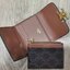 VIP 】CELINE SHORT WALLET VIP GIFT WITH PURCHASE GWP พรีเมี่ยมกิ๊ฟ Limited จาก CELINE HAUTE PARFUME DUTYFREE COUNTER วัสดุ Triomphe Canvas รุ่นใหม่เปิดปิดฝาพับกระดุม ภายในมีช่องแบ่งหลายช่อง ช่องใส่บัตรหลายช่อง ช่องใส่ธนบัตรใส่แบงก์พันได้เหมือนกระเป๋าสตางค์