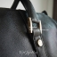CHANEL CAVIAR HANDBAG VIP GIFT BAG กระเป๋าทรงหมอนขนาดกำลังดี #สวยหรูมาก งานพรีเมี่ยมกิ๊ฟของเเท้จาก CHANEL COUNTER แบรนด์ดัง หนังคาเวียร์เต็มใบ ด้านหน้าปั้มจมโลโก้สวยหรู เปิดปิดด้วยซิป ประดับTAG โลโก้แบรนด์อะไหล่ทอง มาพร้อมที่ล้อคกุญแจแสนเก๋ ใช้งานได้จริง 