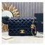ORI หนังแท้ | Chanel Classic Flap Bag กระเป๋าสะพายรุ่นคลาสสิก สายประดับโลโก้สวยหรูอะไหล่สีทองสวยงาม