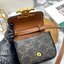 หนังแท้ CELINE MINI TRIOMPHE IN TRIOMPHE CANVAS AND CALFSKIN ใบเล็กน่ารัก งานหนังแท้ทั้งใบ กระเป๋ามินิทรงชิค ดีไซน์รูปกล่องสุดแสนมินิมอล สามารถสะพายแบบ Crossbody และยังเป็น Belt Bagได้อีกด้วย แบบไม่มีตกยุค ด้านหน้าโดดเด่นด้วยโลโก้สีทอง เป็นอีกหนึ่งตัวเลือ