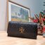 TORY BURCH LIMITED-EDITION MINI BAG รุ่นลิมิเต็ด ที่ sold out ไปแล้วหลายช็อป มีมาให้ช้อปที่นี่! กับกระเป๋าสะพายข้างทรงผู้ดี ไซส์มินิ ที่ผลิตมาในจำนวนจำกัด โดดเด่นด้วยอะไหล่ทองคลาสสิคหรูหรา และสายสะพายโซ่สลับหนัง ทำให้สะพายได้โดยไม่เจ็บไหล่