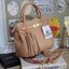 รุ่นใหม่ล่าสุด หนังแกะสวยมากคะ สี Nude Pink รุ่น KEEP sheep leather office hand bag with frink key สวย น่ารัก ขนาดตอบทุกโจทย์การใช้งาน เห็นแล้ว #เลิฟเลยค่า ตัวกระเป๋าขนาดกำลังดี หนังแกะ สวยมาก ดูแลรักษาง่าย ประดับด้วยพู่ ฟรุ้งฟริ้งสุดๆ ทำให้กระเป๋าเก๋ ขึ้