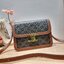 CELINE Classique Triomphe Bag / CELINE TRIOMPHE BAG MEDIUM IN TRIOMPHE CANVAS AND CALFSKIN ไม่มีไม่ได้เลยกับไอเท็มสุดคลาสสิค ที่รอบนี้จัดให้ไซส์ใหญ่กว่าเดิม กระเป๋าสะพาย สวยอยู่ทรง ดีไซน์เป็นธรรมชาติ เนเชอรัลโทน