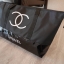 New! กระเป๋าใบใหญ่ทรง Tote จากแบรนด์ Chanel VIP gift Bag ของแท้ 100% ทำจากผ้าหนา Polyester ฐานล่างกระเป๋าทำจากหนังแก้วผิวมันเงา สวยหรู สกรีนโลโก้ชาแนลหน้าหลัง หัวซิปปั้มโลโก้ ด้านในเป็นช่องกว้าง และมีอีกหนึ่งช่องเก็บของ รุ่นนี้สะพายไหล่ สวยมาก น้ำหนักเบา 