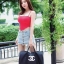 CHANEL Travel Bag กระเป๋าเดินทาง รุ่นสุดฮิตในหมู่ดาราเซเลปค่ะ วัสดุ NYLON เนื้อหนาสีดำด้านหน้ามีโลโก้ CC สีขาว ใบใหญ่จุใจสามารถใส่เสื้อผ้ารองเท้าของใช้ได้เยอะ น้ำหนักเบา กันนำ้ดูแลรักษาทำความสะอาดง่าย