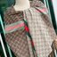 Gucci Classic Print Scarf แบรนด์ดังจากประเทศอิตาลี ด้วยงานพรีเมี่ยมกิ้ฟ ส่งมอบความรู้สึกดีๆให้กับคนที่คุณรัก ในรูปแบบผ้าพันคอและผ้าคลุมไหล่ผืนใหญ่สีสันไม่ฉูดฉาด เหมาะกับชุดที่เป็นทางการหรือลำลองก็ได้ เป็นผ้าที่ให้ความอบอุ่น ถักทอด้วยผ้าcashmere ผ้าเนื้อดี