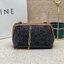 CELINE POUCH 16cm / CELINE TRIOMPHE Triumphal Arch Canvas / CELINE CLUTCH WITH CHAIN กระเป๋าคลัทช์ดีไซน์เรียบหรูออกแบบมาได้อย่างลงตัว พร้อมสายสะพายโซ่ทองสุดหรู ด้วยรูปทรงที่สวยงามและทันสมัย