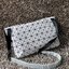 Baobao Issey Miyake Prism Sac ชาวมินิมอลทั้งชายและหญิงต้องถูกใจรุ่นนี้ เพราะ Prism Sac เป็นกระเป๋าแบบ unisex ที่มาพร้อมกับความเรียบง่ายของวัสดุเนื้อแมตต์ แต่ให้ลุคสไตล์เท่แบบคูลๆ โดดเด่นด้วยดีไซน์ที่ออกแบบมาให้ใช้งานที่ง่าย ตอบโจทย์ทุกสถานการณ์ฝาพับแบบเปิ