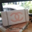 Chanel shoulder & cluth bag กระเป๋าสะพายทรง cluth ขนาดกำลังน่ารัก วัสดุหนังแก้ว เปิดปิดด้วยกระดุมแม่เหล็ก ภายในโล่งบุเฟอขนนุ่ม ใส่กระเป๋าสตางค์ยาวได้ มาพร้อมสายสะพายโซ่ หรือจะเก็บสายถือเป็น cluth ออกงานก็ดูดี มากับราคาสุดคุ้มค่ะ