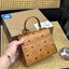 M.C.M MINI HERITAGE SATCHEL IN VISETOS **รอบราคาพิเศษต่ำกว่าทุน** รุ่นหายาก กลับมาให้จับจองกันแล้วจ้า กระเป๋าถือ/สะพายทรงสวยสุดแซ่บ มีดีเทลความงามมากมายในหนึ่งเดียว ความพิเศษคือตัวล็อคกุญแจและพวงหนังห้อยสุดหรู