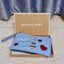 Michael Kors Clutch Bag 2018 New arrival! กระเป๋าคลัชรุ่นใหม่:ขนาดกำลังดี วัสดุลายหนังลาย Saffiano ด้านหน้าประดับโลโก้แบรนด์ อะไหล่ทอง แต่ง pattern งานปัก 3vมิติ สวยโดดเด่น เปิดปิด ด้วยซิป ด้านในมีช่องเล็ก และช่องใส่บัตร พร้อมสายคล้องข้อมือ ใส่กระเป๋าสตาง