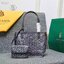 GOYARD ANJOU TOTE MINI ฮอตไอเท็ม กับกระเป๋าสะพายทรงโท้ท ไซส์มินิ กะทัดรัดมาก มาครบสีขายดี เลิศทุกสี รูปทรงคลาสสิค ดีไซน์เป็นเอกลักษณ์ ใช้งานได้หลากหลาย สามารถกลับด้านใช้ได้แบบไม่มีเบื่อ