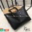 BURBERRY Embossed Crest Leather Tote Bag กระเป๋าสะพายทรงชอปปิ้ง หน้าปั้มโลโก้แบรนด์ งานหนังทั้งใบ ซับในลายออริจินอลแบรนด์หรูมากค่ะ จุของได้เยอะ ใบใหญ่ทรงสวย ภายในโล่งกว้าง สามารถใส่กระเป๋าสตางค์ยาว มือถือ ของใช้ได้เยอะ งานตัวจริงสวยน่าใช้มากค่ะ พร้อมส่งที