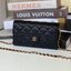 หนังแท้ CHANEL WALLET WITCH CHAIN พร้อมส่งที่ไทย ภาพสินค้าถ่ายจากงานขายจริง ใช้งานต่างประเทศได้ รุ่นยอดนิยมไอเท็มฮิตวัสดุหนังคาเวียร์สวยคลาสสิคเปิดปิดด้วยฝาปิดกระดุมด้านหน้ามีโลโก้แบรนด์อะไหล่สวยหรูดูดีมาพร้อมสายโซ่อะไหล่เงินและทอง ร้อยหนังจะสะพายไหล่ หรื