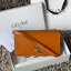 CELINE TRAPEZE TRIOMPHE BAG ดีไซน์เรียบหรู Timeless โดดเด่นมีเอกลักษณ์ ใช้ได้หลายโอกาส แมทช์กับการแต่งตัวง่าย จึงครองใจสาว ๆ ได้ไม่ยาก โดยเป็นกระเป๋าสะพายไหล่ที่อัดแน่นด้วยกลิ่นอายความคลาสสิกและหรูหราตามแบบฉบับของ Celine ด้านหน้าตกแต่งด้วยโลโก้สีทองโดดเด่