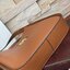 Tory Burch Miller Small Classic Shoulder Bag กระเป๋าที่เป็นได้มากกว่ากระเป๋าสะพายไหล่ โดยทางแบรนด์มีการออกแบบที่การต่อสายให้มาในลุคช์สะพายข้างได้ เป็นเอกลักษณ์ไม่ซ้ำใคร รูปทรงคลาสสิค เปิดปิดด้วยแม่เหล็กเพิ่มความปลอดภัย วัสดุหนังวัวแท้นุ่มต่อผิวสัมผัส มาคู