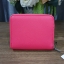 พร้อมส่งรุ่นหายาก! GUESS FACTORY WOMEN'S ZIP AROUND SHORT WALLET กระเป๋าสตางค์สั้นพับ2ตอนซิปรอบหนัง Saffiano ด้านหน้าประดับโลโก้แบรนด์สวยหรู ภายในมีช่องใส่ธนบัตร ใส่แบงก์พัน ช่องใส่เหรียญ และช่องใส่บัตรหลายช่อง ตัวจริงสวยน่าใช้ ภาพถ่ายจากสินค้าจริงค่