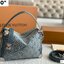 LV Side Trunk Monogram Denim Bag กระเป๋าสะพายทรงกล่องเดนิมซีดสไตล์วินเทจ ปั้มนูนโลโก้ลายโมโนแกรม ไอเท็มหรูหราย้อนยุค ผสมผสานความทันสมัย รูปทรงกล่องสัดส่วนสวยลงตัว