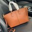 ของแท้ 💯% 】Tory Burch McGraw Top-Zip Satchel เรียกได้ว่าใบเดียวก็เอาอยู่ สำหรับสาวๆที่ชอบทรง Tote Bags และ Crossbody Bags ใบนี้ตอบโจทย์ได้ดี โทนสีเรียบง่ายแต่แฝงไปด้วยความดูดี สุขุมและเป็นผู้ใหญ่