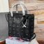 M.C.M Toni Visetos Mini กระเป๋าช็อปเปอร์ขนาดกะทัดรัดที่มาพร้อมความหลากหลาย ทำจากผ้าใบเคลือบผิวลาย Visetos อันเป็นเอกลักษณ์ของเราพร้อมประดับตกแต่งหนังแบบนุ่ม กระเป๋าช็อปเปอร์ Toni โดดเด่นด้วยรูปทรงเรขาคณิตและประโยชน์ใช้สอยที่หลากหลาย ซิปปิดด้านบนช่วย