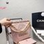 Chanel 22 mini bag with pearls 8" / Chanel Bag พร้อมส่ง กระเป๋าสะพาย สายโซ่อะไหล่ทองพร้อมสายมุกสวยหรู ทรงยอดฮิตในปี 2023 หิ้วหรือคล้องไหล่ได้ มาพร้อมกล่อง อปก ครบเซ็ท รอบนี้จัดราคาพิเศษสุดคุ้มค่ะ ใช้งานต่างประเทศได้ ภาพถ่ายจากงานขายจริง