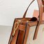 TORY BUTCH SMALL WALKER CANVAS กระเป๋าถือ สะพาย ดีไซสน์สวย เป็นเอกลักษณ์ วันดุผ้า CANVAS ด้านนอกประดับโลโก้แบรนด์ด้านหน้า ตัดด้วยหนังแท้รอบใบ ด้านในเปิดปิดด้วยหนังคาดกระดุมแม่เหล็ก แบ่งของใส่ของเป็นสองช่องใหญ่ พร้อมข่องซิปกลาง สามารถใส่ไอแพด กระเป๋าสตางค์