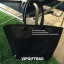 GIVENCHY TOTE BAG สินค้าพรีเมี่ยมจากน้ำหอม GIVENCHYแท้ 100%ทรงสุด HOT!! ขนาดกำลังดี หูยาวสายสามารถสะพายขึ้นไหล่เก๋ๆ เหมาะสำหรับทุกวัน ทำจากหนัง PU อย่างดี น้ำหนักเบา ด้านหน้าติดแผ่นหนังปั๊มGIVENCHY เรียบๆแต่มีระดับ ซับในด้วยผ้าสกรีนลายโลโก้ทั้งใบ ปิดปากกร
