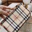 BURBERRY FRAGRANCES CLUTH BAG VIP GIFT WITH PURCHASE (GWP) คลัชพรีเมี่ยมกิ๊ฟ Limited Edition รุ่นหายาก จาก BURBERRY FRAGRANCES COUNTER หนังลาย Vintage Signature สุดคลาสสิค มาพร้อมสายโซ่คล้องมืออะไหล่ทอง เปิดปิดด้วยซิปสะดวกใช้ สามารถใส่มือถือ เงิน บัตรเครด