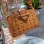 M.C.M ESSENTIAL VISETOS ORIGINAL SMALL CROSSBODY BAG กระเป๋าสะพายข้าง ขนาดกำลังดี สวยอยู่ทรง ดีไซน์เป็นเอกลักษณ์ วัสดุหนังแคนวาสสลับหนังแท้ พริ้นท์ลายเต็มใบ ดูหรูมาก!! เปิด-ปิดกระเป๋าด้วยสายคาดแม่เหล็ก และซิปรูดกันของหล่น มาพร้อมสายสะพาย crossbody ปั๊มลาย