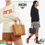 M.C.M Toni Visetos Mini กระเป๋าช็อปเปอร์ขนาดกะทัดรัดที่มาพร้อมความหลากหลาย ทำจากผ้าใบเคลือบผิวลาย Visetos อันเป็นเอกลักษณ์ของเราพร้อมประดับตกแต่งหนังแบบนุ่ม กระเป๋าช็อปเปอร์ Toni โดดเด่นด้วยรูปทรงเรขาคณิตและประโยชน์ใช้สอยที่หลากหลาย ซิปปิดด้านบนช่วย