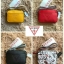 GUESS CROSSBODY BAG กระเป๋าสะพายรุ่นใหม่ ทรงเหลี่ยมตั้งอยู่ทรง วัสดุหนังSaffiano ด้านหน้าปั้มลายโลโก้นูน เปิดปิดด้วยซิปเดียวด้านบน ภายในกว้างใส่กระเป๋าสตางค์ใบยาวได้ ด้านหน้ามีช่องเล็ก1ช่อง ภายในมีช่องซิปเล็ก1ช่อง แยกเป็นสัดส่วน ด้านในบุผ้าลายสกรีน น้ำหนั