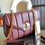 TORY BURCH KIRA QUILTED SMALL BAG พร้อมส่งที่ไทย ไม่ผิดหวังแน่นอนค่ะ! กระเป๋าหิ้วหรือสะพายข้างได้ วัสดุหนังแกะแท้ทั้งใบ ((หนังแกะจะมีคุณภาพดีเงานิ่มและแพงกว่าหนังวัวจ้า)) หนังนิ่มสวยงามมากๆค่ะ เปิดปิดกระเป๋าแบบหมุนล็อคแบบโลโก้แบรนด์ ใช้อะไหล่คลาสสิคดูหรูเ