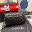 Chanel pearl crush mini flap bag กระเป๋าสะพายทรงคลาสสิก โดดเด่นด้วยอะไหล่ทรงมุกแต่งโลโก้แบรนด์ สวยหรู ดูแพง ผู้ดีมากๆ สะพายออกงานได้สวยๆเลย หรือจะสะพายไปทำงาน ไปเที่ยวก็เหมาะ จะซื้อเป็นของขวัญหรือใช้เอง ก็คุ้มค่าแน่นอนจ้า
