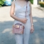 ALDO HARORTLAND BAG กระเป๋าทรง Box วัสดุผ้ากำมะหยี่แจ่งลาบฉลุสีทองสวยมากกกกกสุดๆ เปิดปิดด้วยกระดุมแม่เหล็ก เป็นลักษณะกล่อง เก๋ๆค่ะ ด้านในเป็นช่องโล่ง ใส่มือถือ กปต. เครื่องสำอางค์ จุได้เยอะค่ะ มาพร้อมสายยาว ปรับได้ 5 ระดับ และ พวงกุญแจพู่ ถอดได้ค่ะ แนะนำค