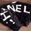 Chanel Blanket ผ้าห่ม Chanel ขนาดกำลังดี พกพาสะดวก VIP. gift จาก chabel เนื้อผ้าสำลีหนานุ่ม ทูโทนขาวดำ คลาสสิก signature แบรนด์ ทรงสี่เหลี่ยมผืนผ้า จะใช้เป็นผ้าห่ม, ผ้าคลุม หรือจะมอบเป็นของขวัญก็เหมาะ สวยหรูดูแพงค่ะ
