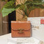 CELINE SHORT WALLET VIP กระเป๋าสตางค์ซีลีน หนังเรียบสวยอยู่ทรงมีโลโก้ด้านหน้าเปิดปิดด้วยฝาพับกระดุม ภายในมีช่องแบ่งหลายช่อง มีช่องใส่บัตรหลายช่อง ช่องใส่เหรียญ ช่องใส่ธนบัตร ใส่แบงก์พันได้เหมือนกระเป๋าสตางค์ยาวไอเท็มแนะนำ ล๊อตพิเศษ!! แถมสายโซ่สามารถสะพายไ