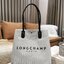 LONGCHAMP ESSENTIAL TOILE SHOULDER BAG L ECRU วัสดุ Cotton Canvas & Grained cowhide คอลเลคชั่นใหม่ ฮิตสุดๆในเหล่าดาราเซเลป ด้วยดีไซน์สวยขนาดกำลังดีเนื้อหนาอยู่ทรง น้ำหนักเบา