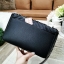VICTORIA'S SECRET Quilted Chain Crossbody Sling Bag กระเป๋าสะพายรุ่นใหม่ล่าสุดจาก Victoria's Secret วัสดุหนังแกะสังเคราะห์ชึ้นลายริ้วหนังสวยอยู่ทรงไม่ย้วยดีไซน์สุดหรูคุณหนูไฮโซ เปิดปิดด้วยฝาปิดกระดุมแม่เหล็ก ภายในมีโลโก้และช่องใส่ของ ใส่กระเป๋าส