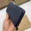 หนังแท้ BOTTEGA VENETA LONG WALLET ZIP AROUND / BV Wallet / BV Long Wallet พร้อมส่งที่ไทย กระเป๋าสตางค์ใบยาวซิปรอบ งานหนังแท้ทั้งใบ รุ่นตามหา เป็นรุ่นยอดนิยม ใช้ได้ทั้งหญิงชาย คลาสสิกหยิบมาใช้งานได้บ่อยที่สุด ใช้ทนทานได้นานภาพสินค้าถ่ายจากงานขายจริง ใช้งา