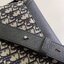DIOR Small Saddle Messenger Bag with Flap / Khaki / Black / Oblique Jacquard with Grained Leather กระเป๋าสะพายทรงแมสเซ็นเจอร์ รุ่นยอดนิยมของท่านชาย เกรดท็อปออริ สลับแท้ 1:1