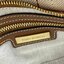 Tory burch ella multi stitch canvas micro tote กระเป๋าใบนี้บอกเลยว่าสไตล์เก๋และแปลกตาเลยทีเดียว กระเป๋าทรงสี่เหลี่ยมขนาดมินิ มีสายเล็กๆ สำหรับสะพายข้าง ลวดลายและสีสันบนกระเป๋ามีเอกลักษณ์ความเป็นวินเทจแบบทอรี่โดยเฉพาะ เป็นอีกหนึ่งแอ็กเซสเซอรี่ที่ทางแบรนด์ร