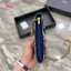 DIOR Phone Bag / DIOR Vertical Saddle Pouch Blue Dior Oblique Jacquard กระเป๋าใส่โทรศัพท์เอกลักษณ์ของความหรู สายสะพายโซ่อะไหล่ทองสวยงาม ด้านหน้าโดดเด่นด้วยซิกเนเจอร์แบรนด์ เป็นอีกหนึ่งรุ่นที่ดาราเชเลปใช้กันเยอะ แนะนำค่ะ