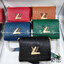 LV Twist MM Epi Leather Handbags หนัง Epi ลายเกรน ตัวล็อก LV Twist สีทองไอคอนิกช่วยเติมเต็มความสมบูรณ์แบบให้กับกระเป๋าได้อย่างลงตัว เหมาะสำหรับการใช้งานเป็น everyday bag หรือถือออกงานก็สวยเลยค่ะ